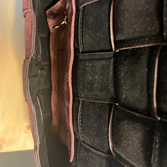 VIOLA CASTELLANI Bordo Suede
Padded Woven Crossbody Made In
Italy NWT Burgundy - Picture 6 of 7